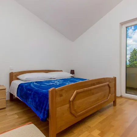 Holiday home Brist- With Pool Bristane