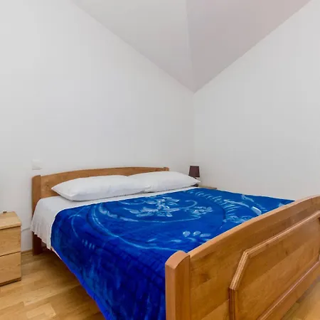 Brist- With Pool Holiday home *