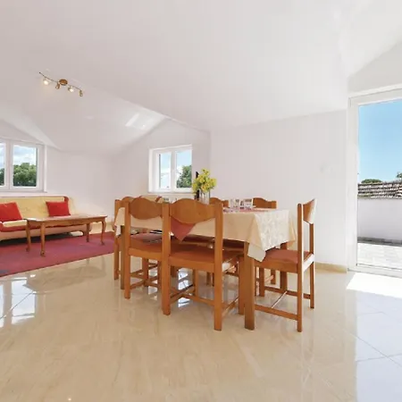 Holiday home Brist- With Pool Bristane