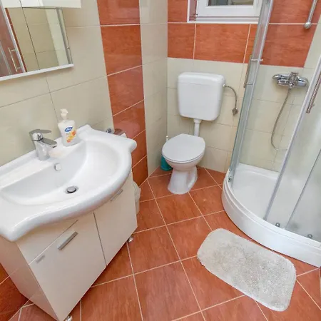 Holiday home Brist- With Pool Bristane