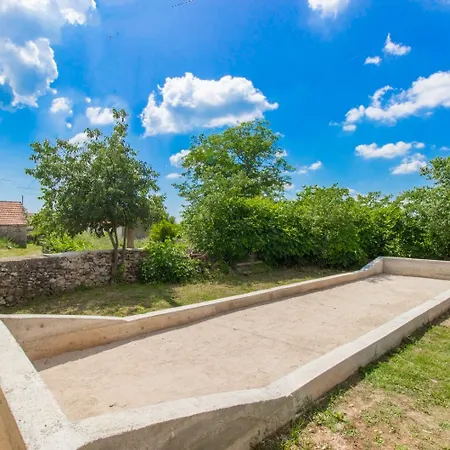 Brist- With Pool