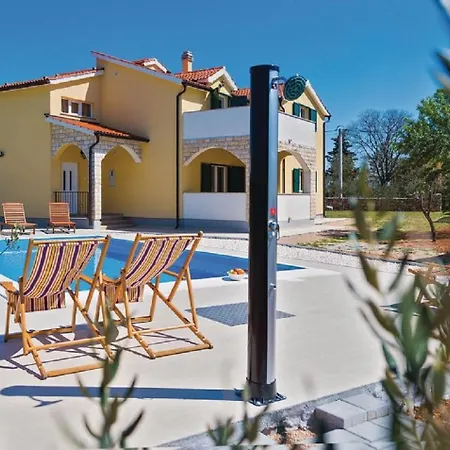 Brist- With Pool Bristane
