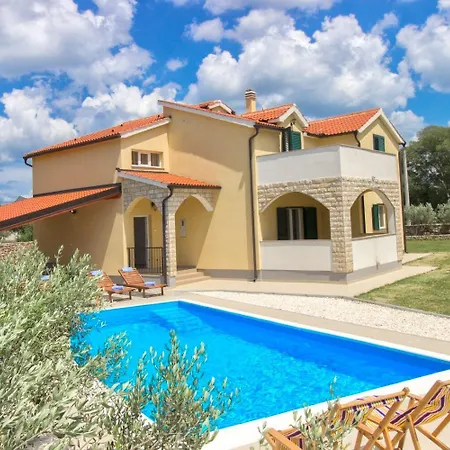 Brist- With Pool *